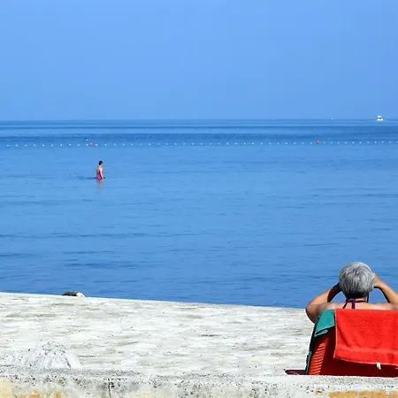 7666a * Umag